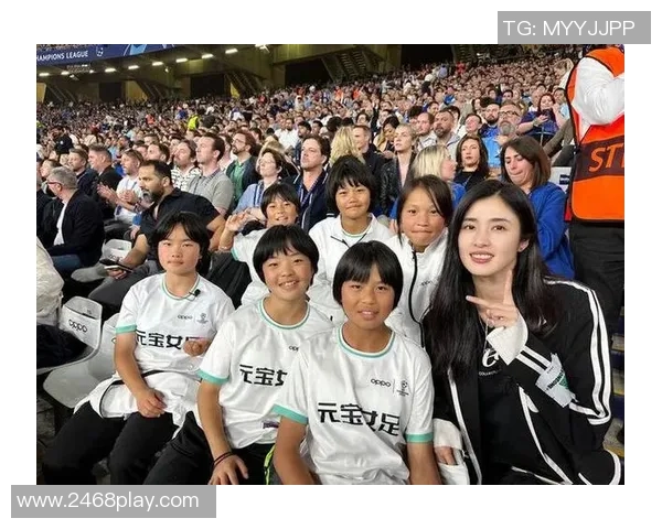 足球明星魅力头像下的女孩青春风采与梦想追逐